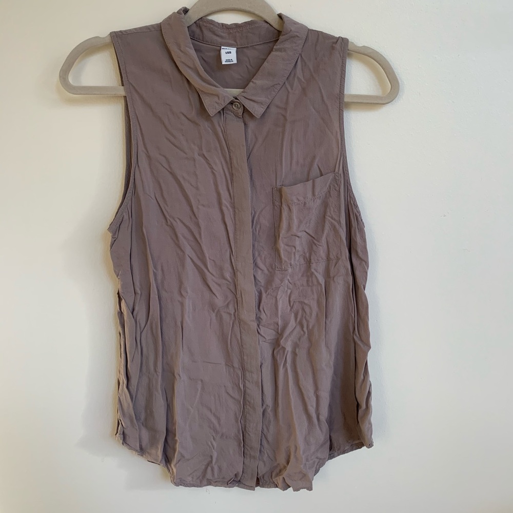 Old Navy sleeveless button down shirt